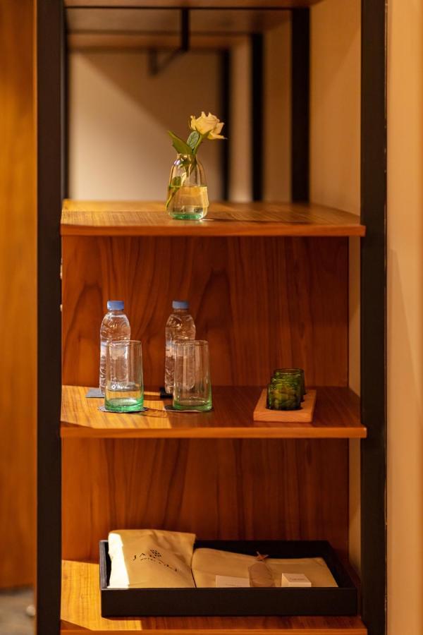 Hotel Jadali & Spa Marakéš Exteriér fotografie Bottled water in a hotel room