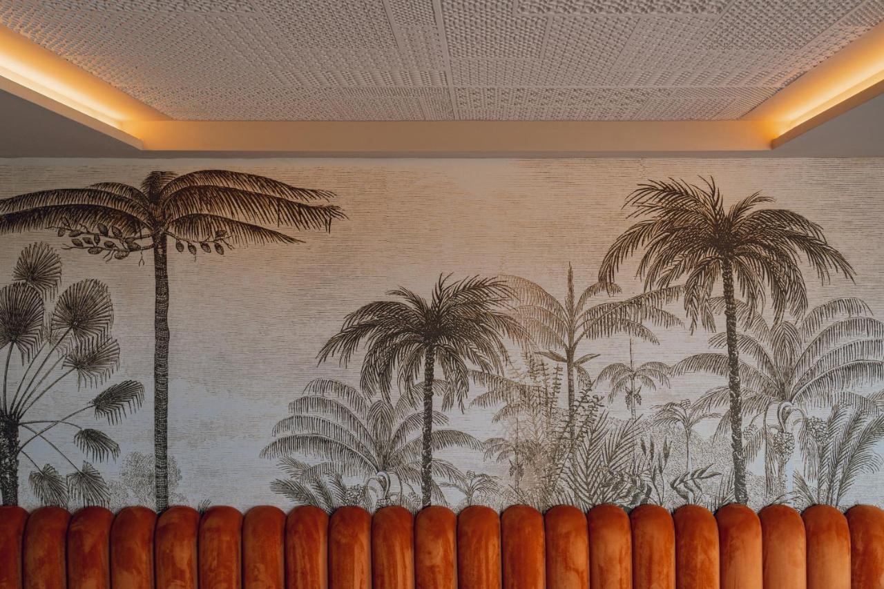 Hotel Jadali & Spa Marakéš Exteriér fotografie Palm trees on the wall of the lobby